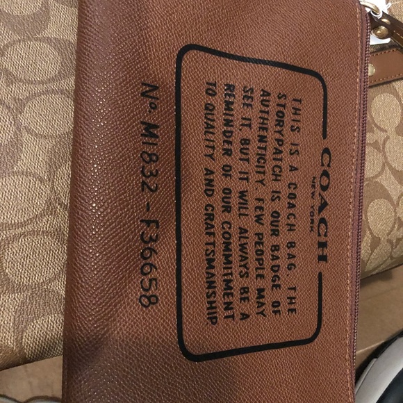 Brand New Coach (w/ original packaging) Reversible Leather Purse - Picture 4 of 7